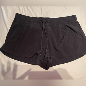 Lululemon - Stroll at Sundown 3” short - size 18